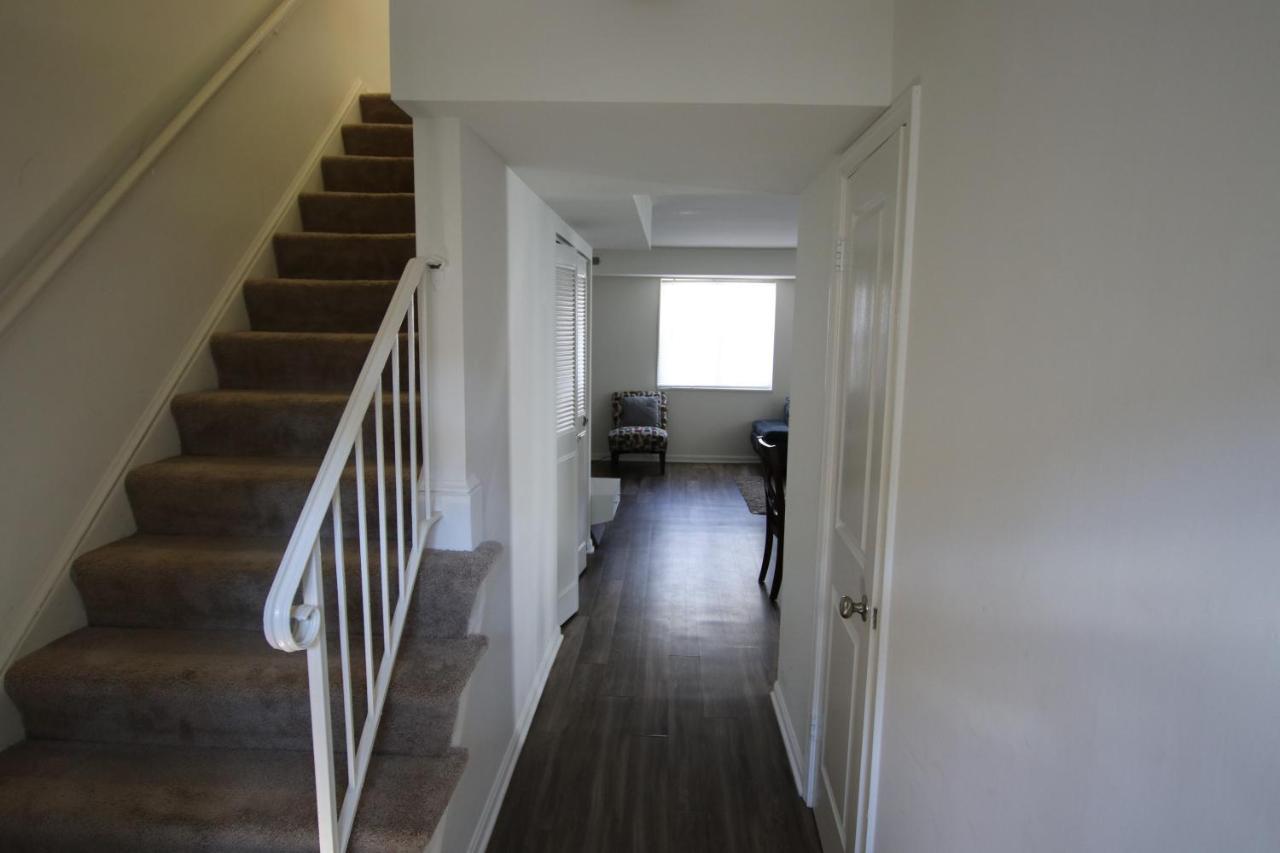 Luxury Villa And Apartments Fairfax Exterior photo