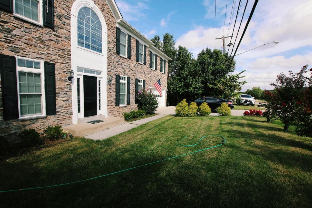 Luxury Villa And Apartments Fairfax Exterior photo