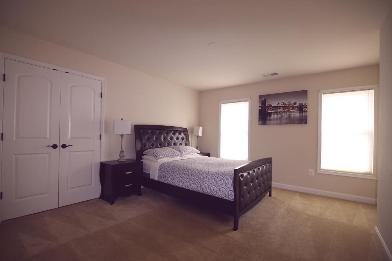 Luxury Villa And Apartments Fairfax Exterior photo