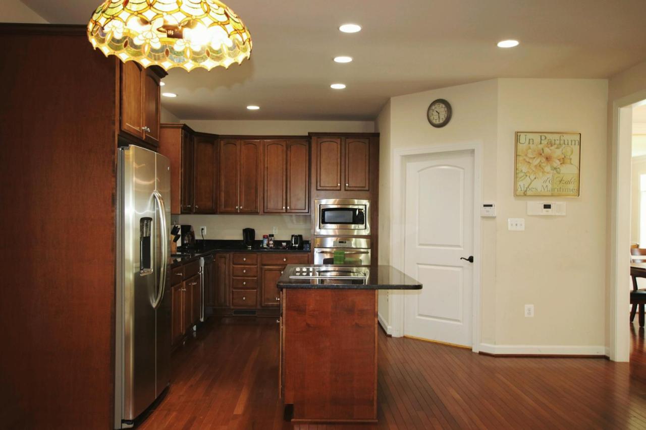 Luxury Villa And Apartments Fairfax Exterior photo