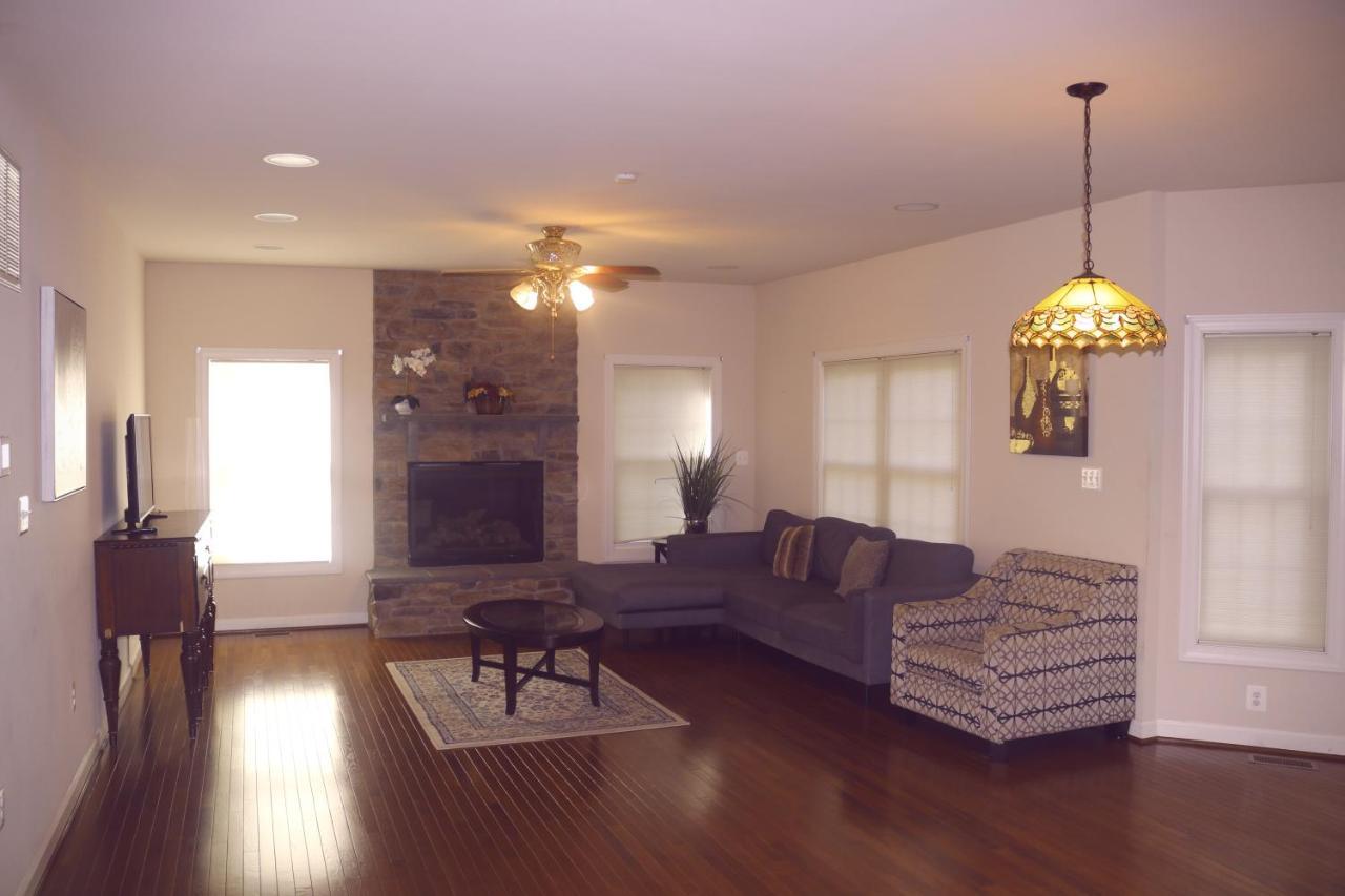 Luxury Villa And Apartments Fairfax Exterior photo